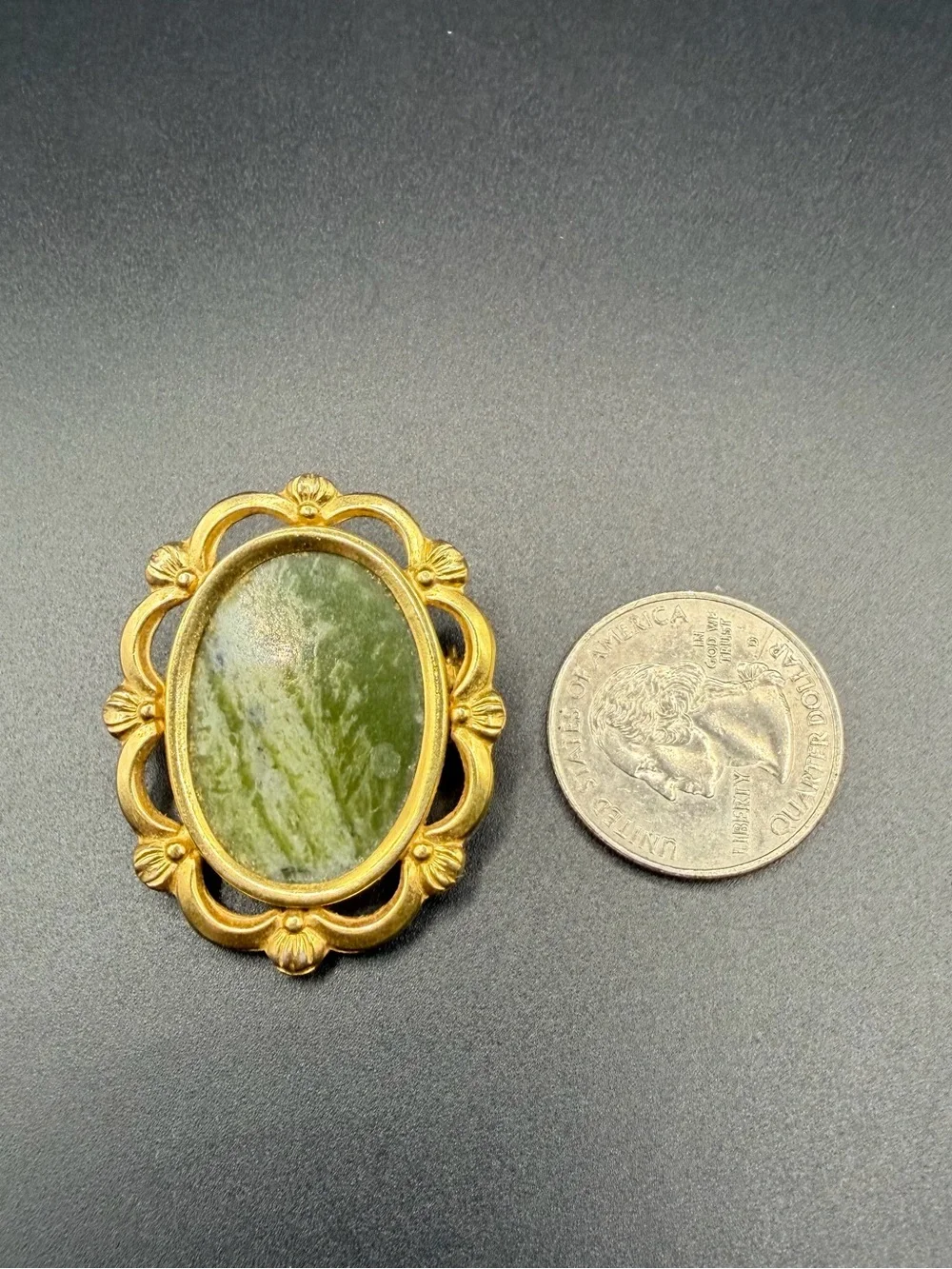 Vintage Gold Tone Green Jade Pin Brooch Deco Jewelry Stone